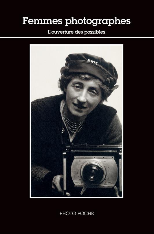 FEMMES PHOTOGRAPHES - ILLUSTRATIONS, NOIR ET BLANC