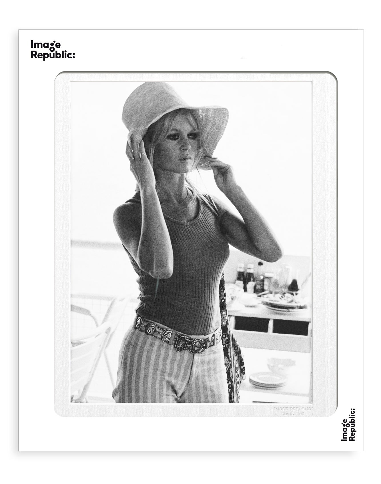 POSTER 40/50 LA GALERIE PHOTO BARDOT CHAPEAU