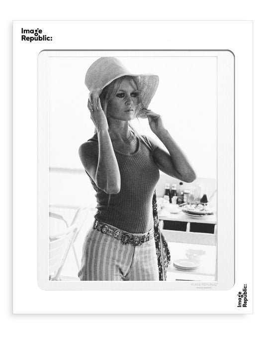 POSTER 40/50 LA GALERIE PHOTO BARDOT CHAPEAU